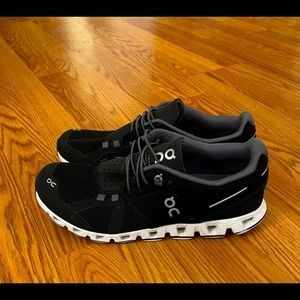 Women’s On cloud size 9